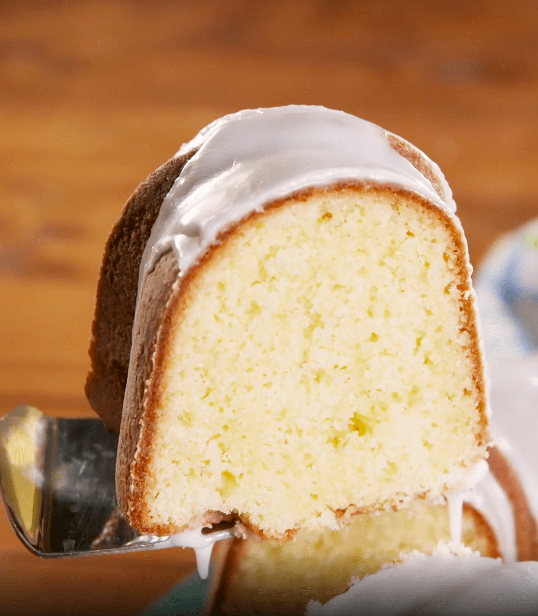 Moist and Delicious 7-Up Pound Cake - Maria's Kitchen