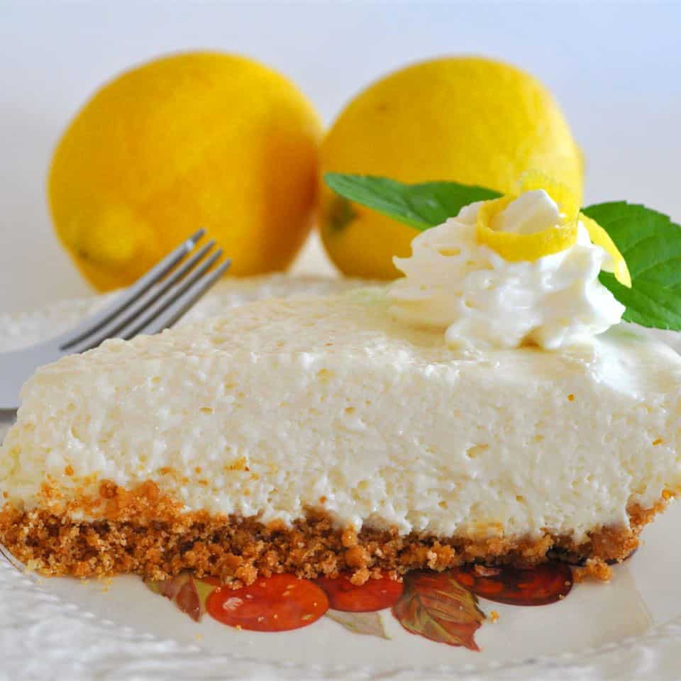 Easy Lemon Icebox Pie - Summer Desserts