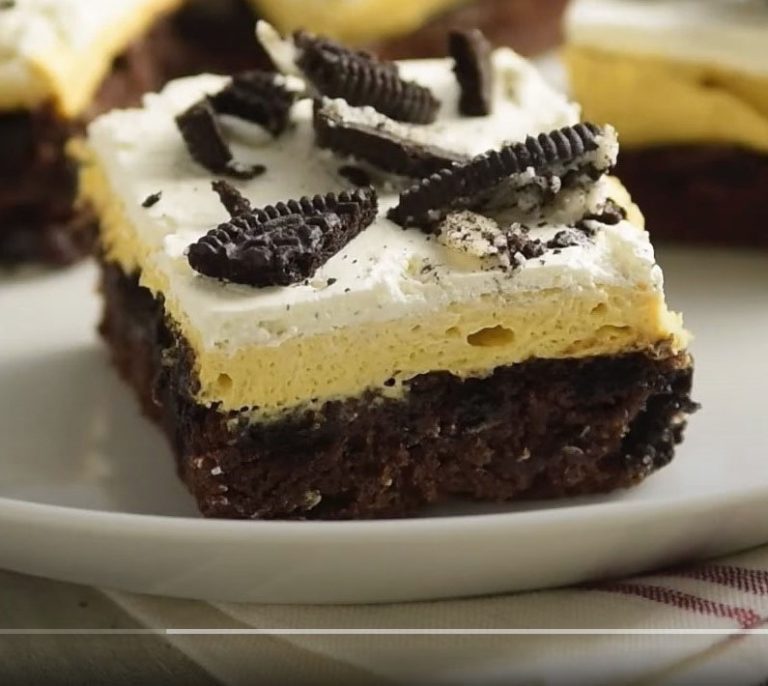 Delicious Oreo Pumpkin Cream Cheese Brownie Bars Thanksgiving