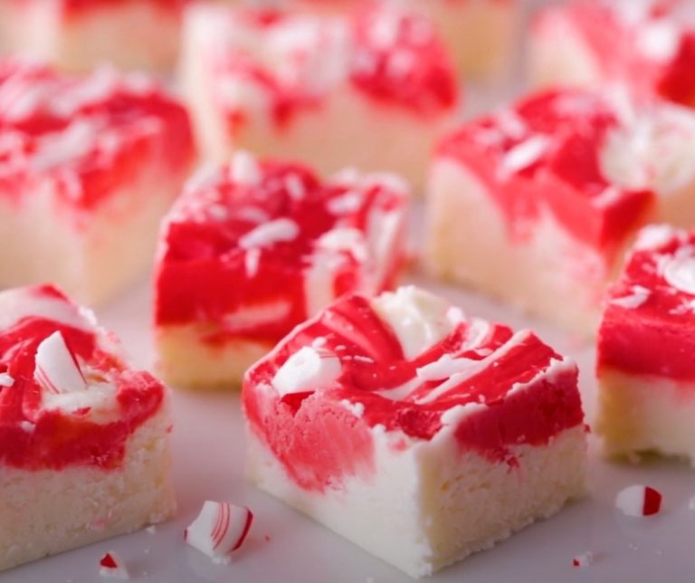 easy-christmas-candy-cane-fudge-maria-s-kitchen