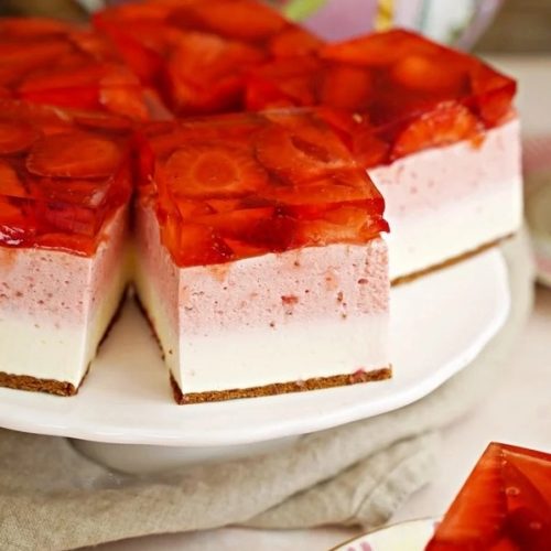 No Bake Delicious Strawberry Cake