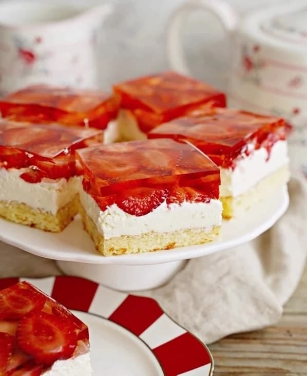 Strawberry Jelly Cream Cake