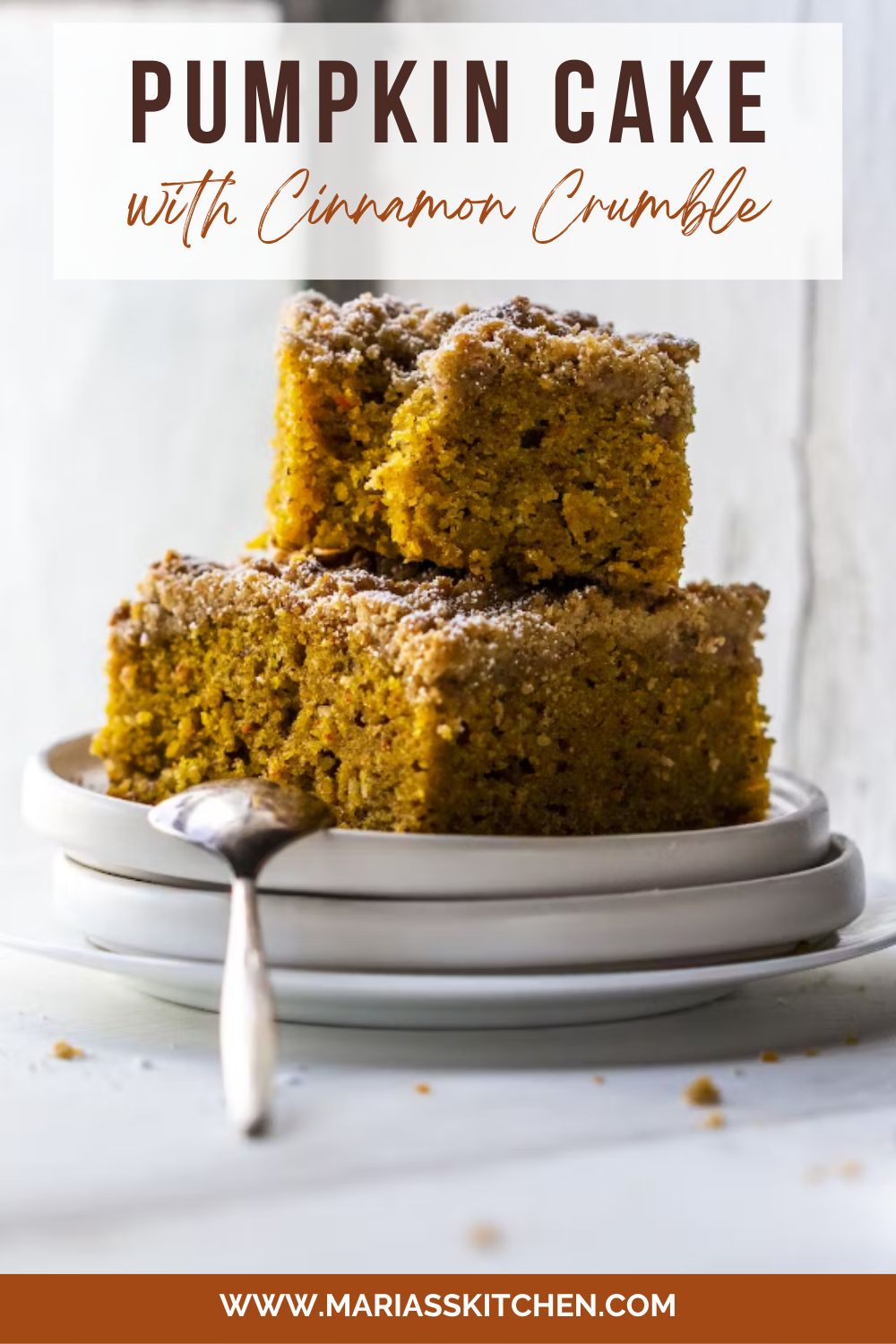 Pumpkin Cake with Cinnamon Crumble