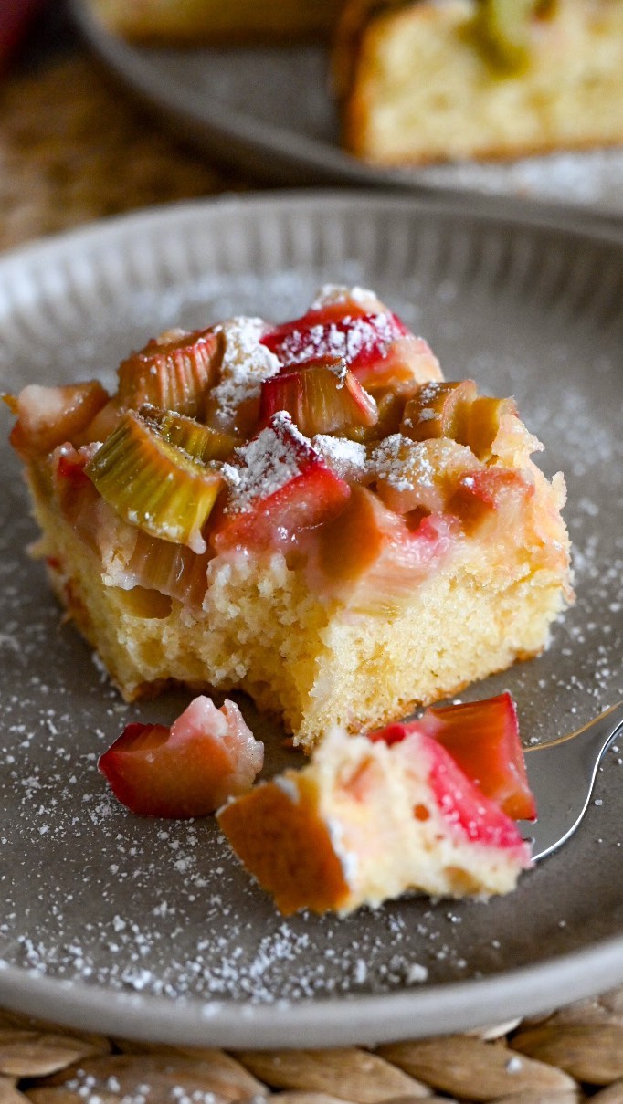 Quick Rhubarb Cake