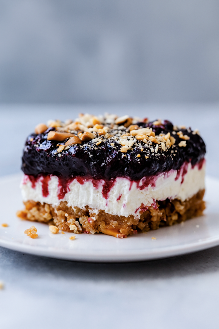 Blueberry Pretzel Salad – Sweet & Creamy Summer Dessert Recipe